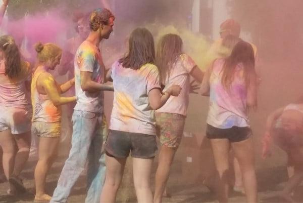 holi powder cloud